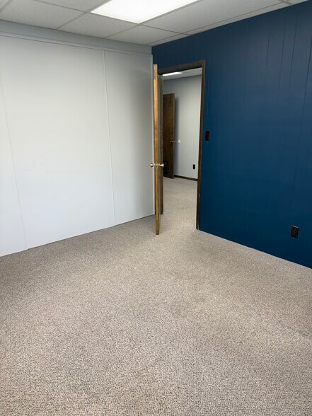 More Photos Of 424 E Mill Ave, Pelican Rapids Office For Lease