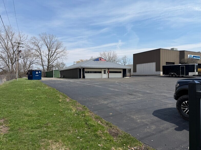 Primary Photo Of 7651 Seneca St, East Aurora Flex For Lease