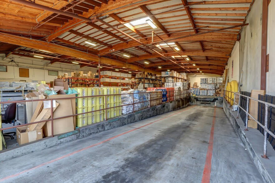 More Photos Of 210 Classic Ct, Rohnert Park Warehouse For Lease