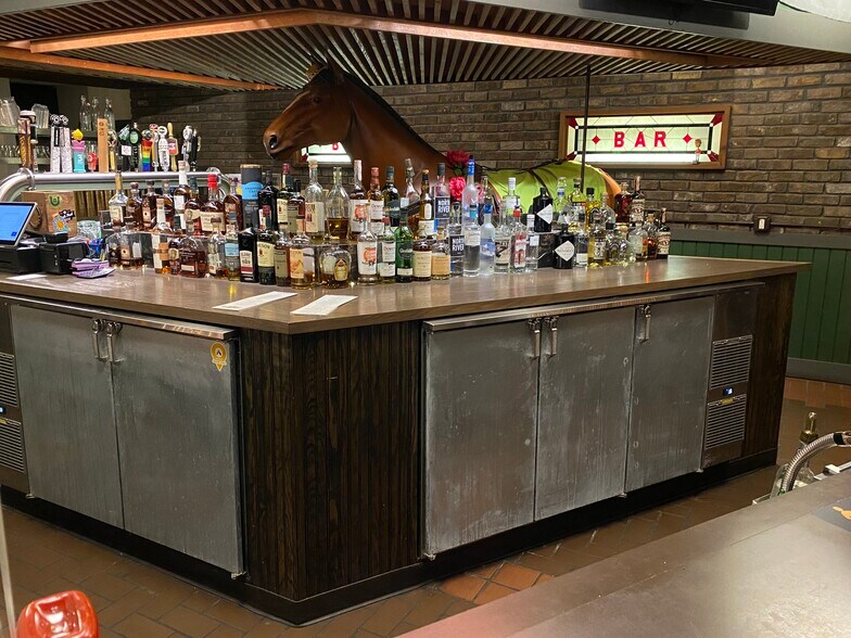 More Photos Of 410 S Clippert St, Lansing Restaurant For Sale