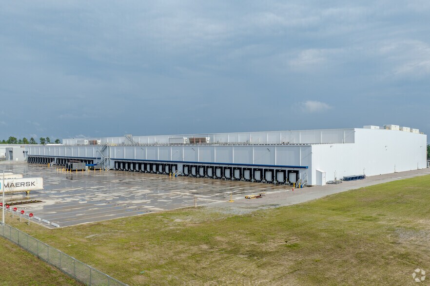 More Photos Of 298 N Corporate Dr, Wilmington Refrigeration Cold Storage For Lease