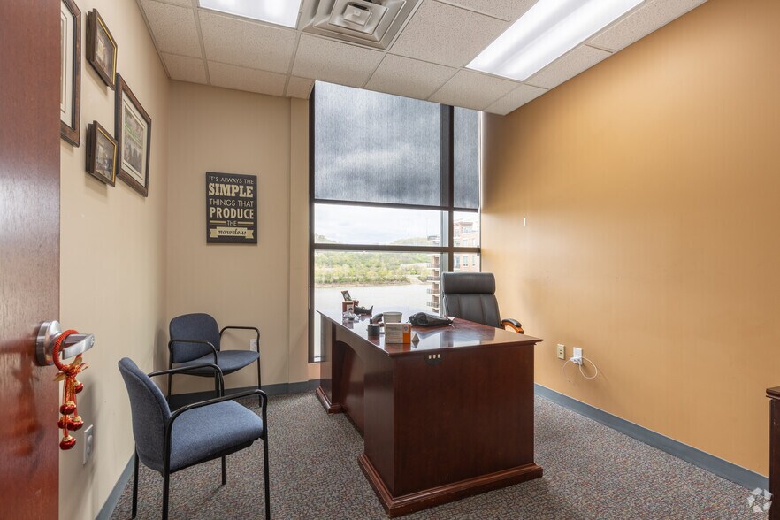 More Photos Of 119 Fairfield Ave, Bellevue Office For Lease