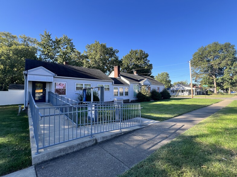 Primary Photo Of 2333 Washington Ave, Evansville Office For Sale