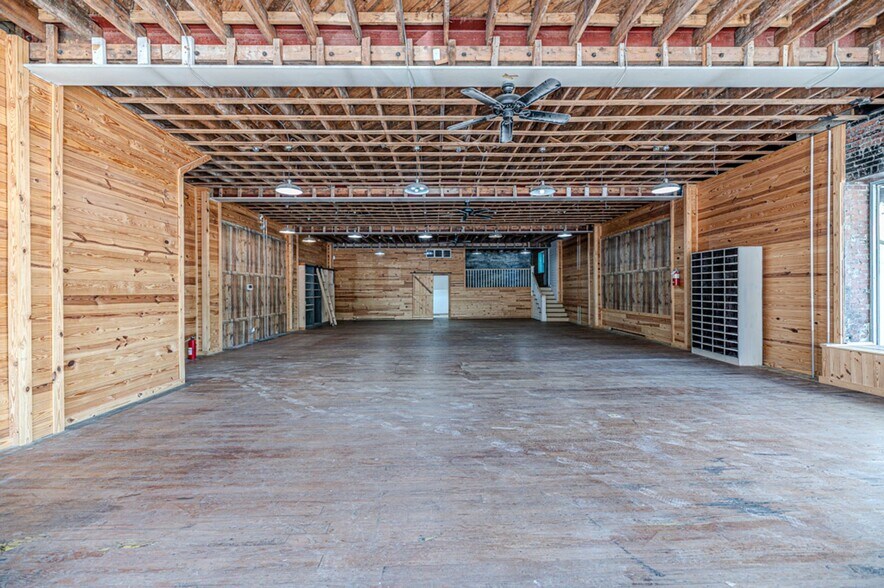 More Photos Of 200-208 S Steele St, Sanford Storefront For Lease