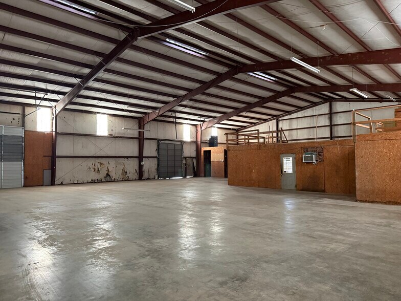 More Photos Of 3710 Indian Hills NE Rd, Hartselle Industrial For Lease
