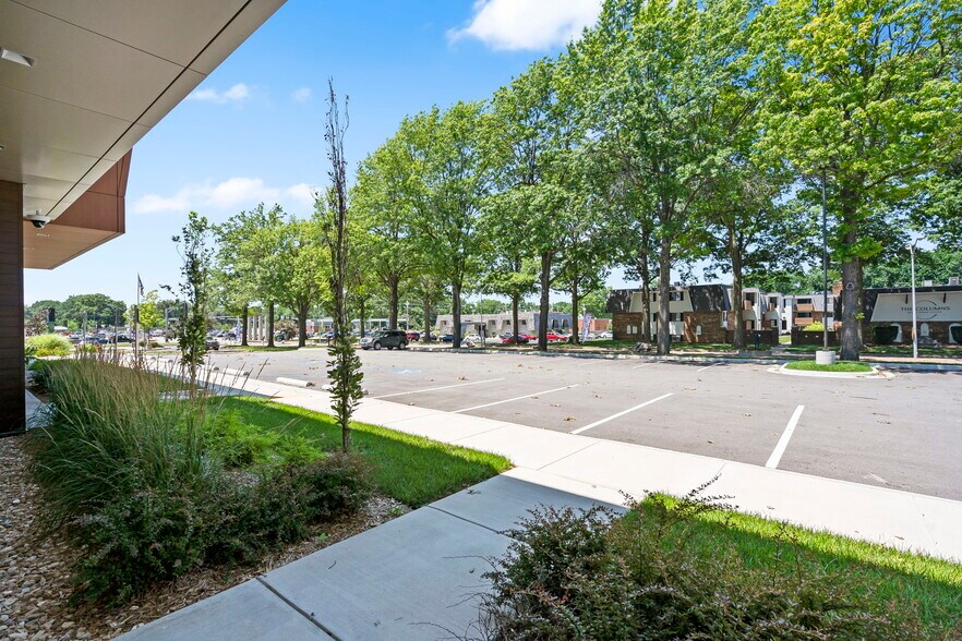 More Photos Of 1724 S Luster Ave, Springfield Office For Lease