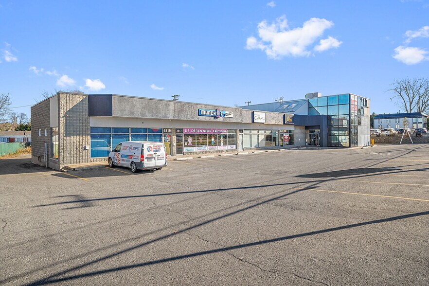 More Photos Of 4811-4819 Boul Saint-Charles, Montréal General Retail For Lease