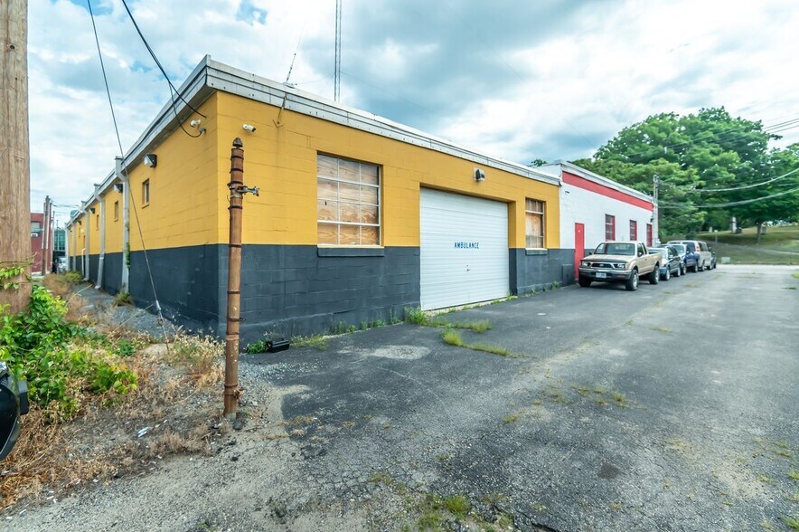 More Photos Of 31 Auburn St, Manchester Service For Lease