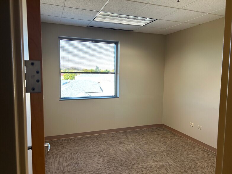 More Photos Of 770 Lake Cook Rd, Deerfield Office For Lease