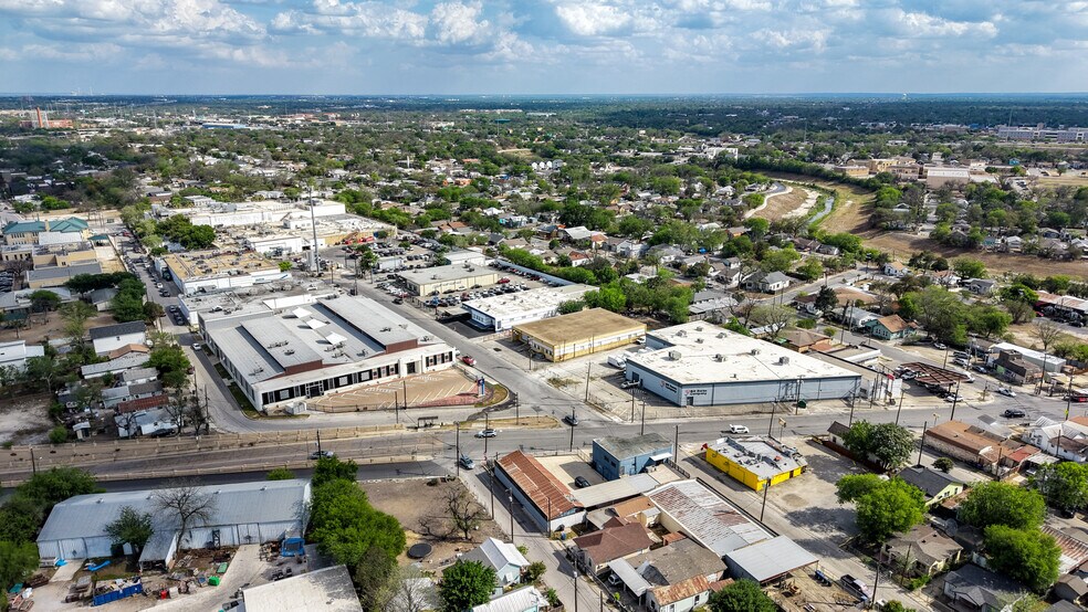More Photos Of 130 E Zavalla, San Antonio Warehouse For Lease