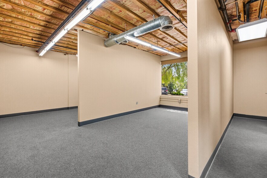 More Photos Of 1011 S Andreasen Dr, Escondido Research And Development For Lease
