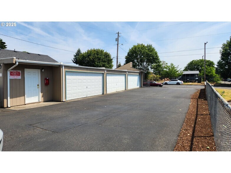 More Photos Of 2510 E 8TH St, Vancouver Apartments For Sale