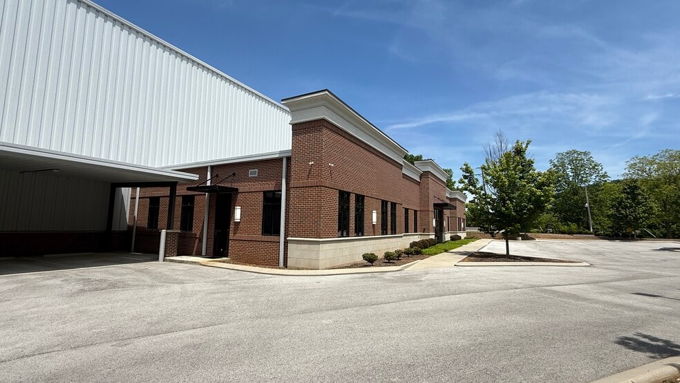 More Photos Of 5463 Watkins St, College Dale Industrial For Lease