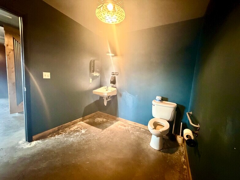 More Photos Of 315 E Railroad St, Cut Bank Sports And Entertainment For Sale