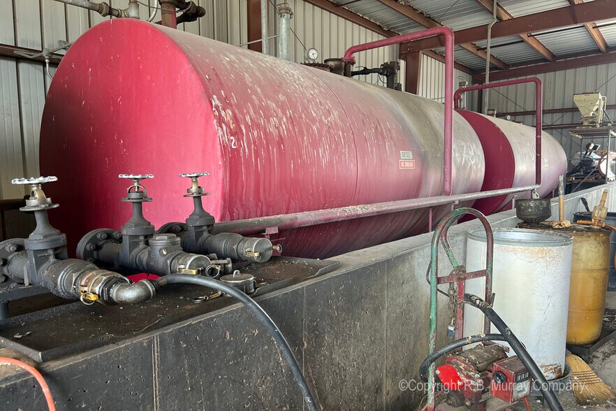 More Photos Of 2813 N Neergard Ave, Springfield Truck Terminal For Sale