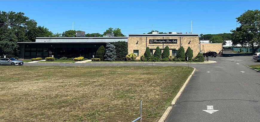 More Photos Of 266 Pulaski Rd, Greenlawn Light Manufacturing For Lease