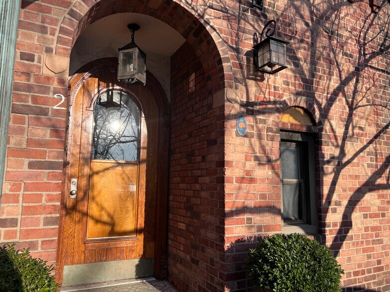 More Photos Of 5 W Putnam Ave, Greenwich Office For Lease