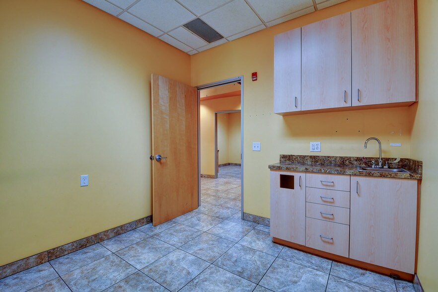 More Photos Of 15288 W Brookside Ln, Surprise Office For Lease