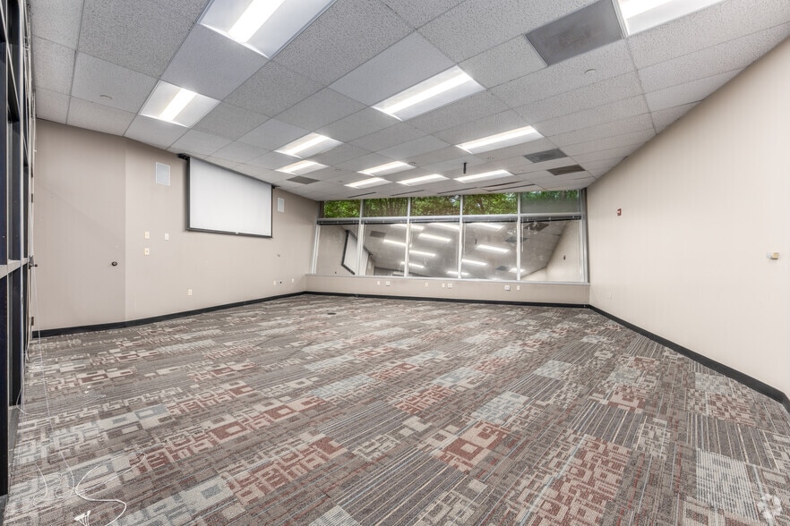 More Photos Of 201 Defense Hwy, Annapolis Office For Sale