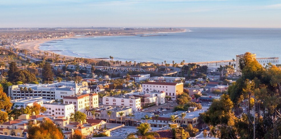 More Photos Of 523-593 E Main St, Ventura Movie Theatre For Lease