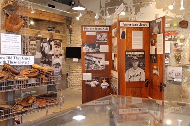 More Photos Of 310 2nd St SE, Dyersville Specialty For Lease