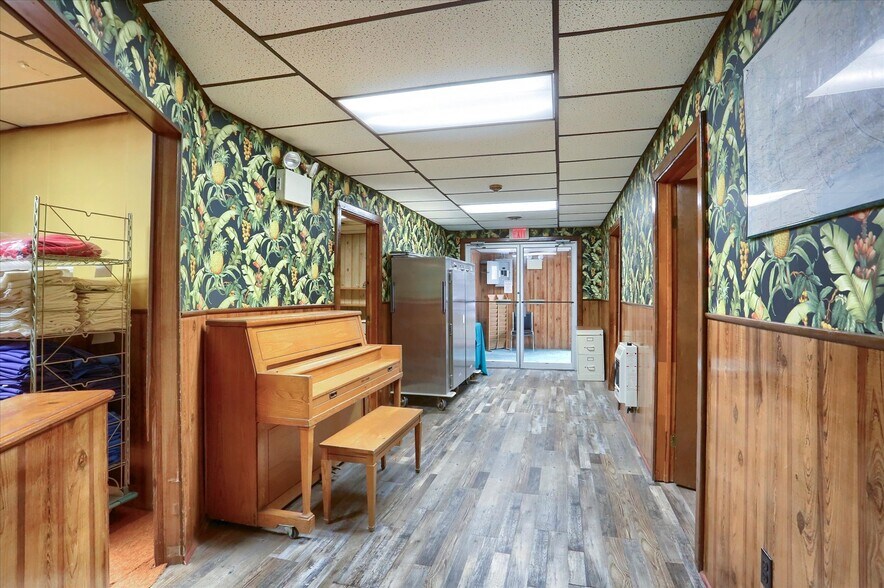 More Photos Of 145 Chamberlaine Ave, Pottsville Flex For Sale