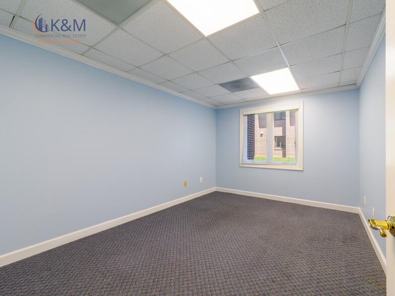 More Photos Of 5205-A Lyngate Court @ Braddock and Rolling Road, Burke Office For Sale