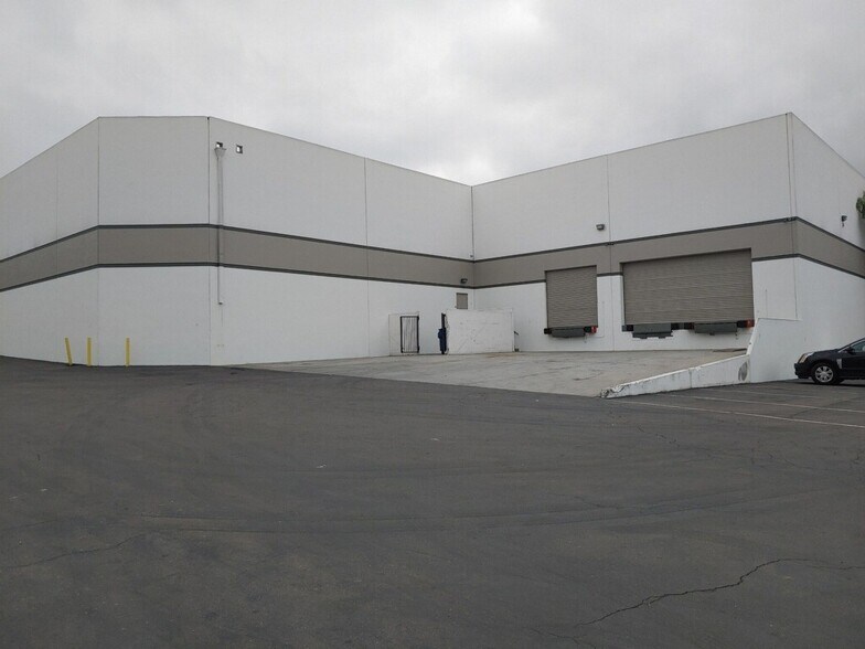 More Photos Of 2415 S Sierra Dr, Compton Warehouse For Sale