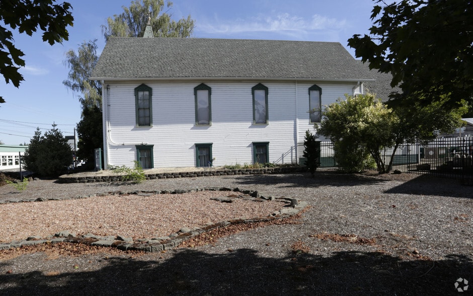 More Photos Of 300 E Main St, Molalla Religious Facility For Sale