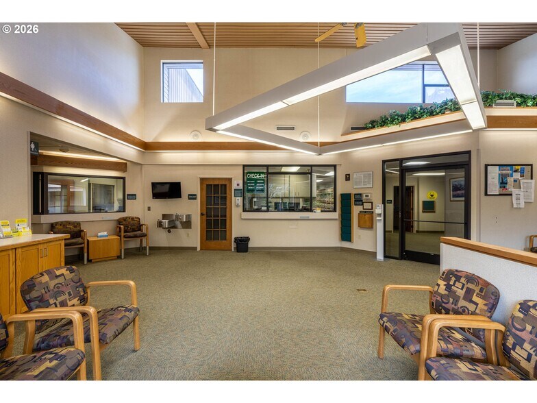 More Photos Of , Coos Bay Office For Sale