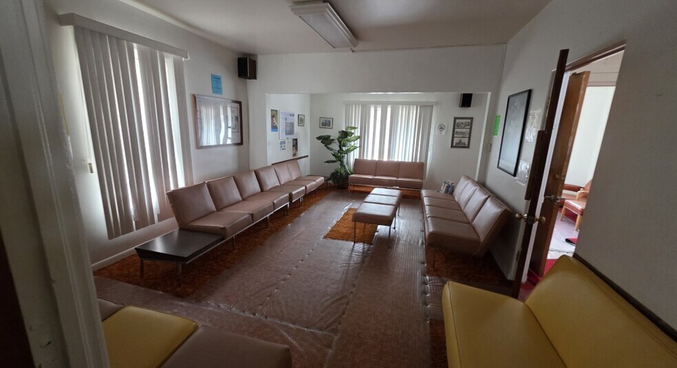 More Photos Of 247 Northbound Gratiot Ave, Mount Clemens Apartments For Sale