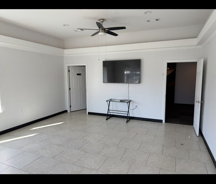 More Photos Of 201 Willow Ave, Waverly General Retail For Sale