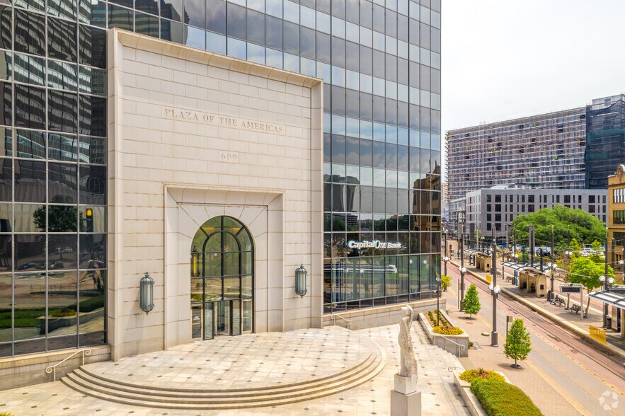 More Photos Of 600 N Pearl St, Dallas Office For Lease