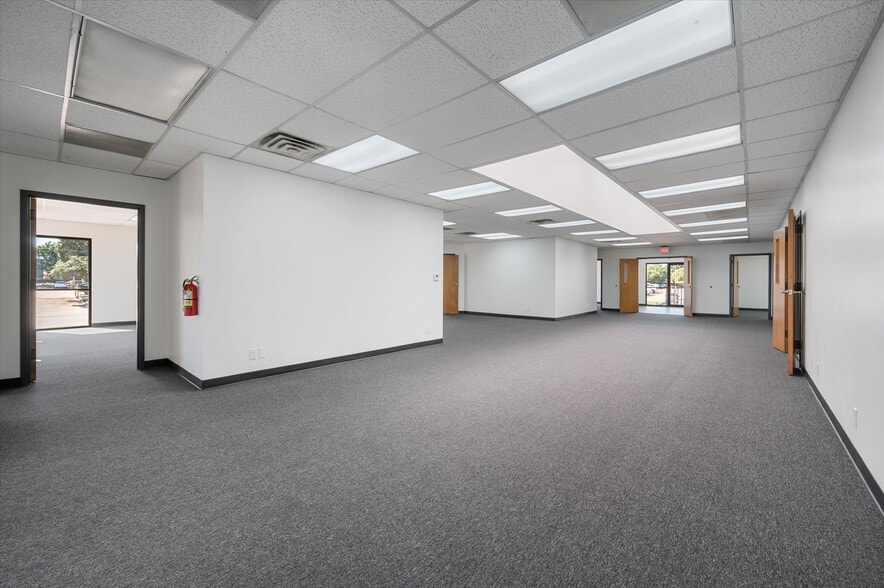 More Photos Of 1175 Post & Paddock Rd, Grand Prairie Office For Lease