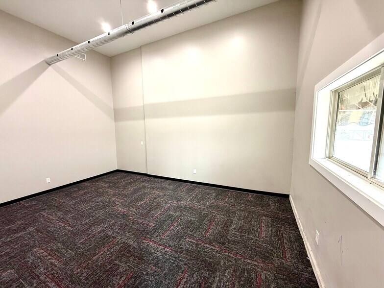 More Photos Of 13633 S 217th St, Gretna Light Distribution For Lease