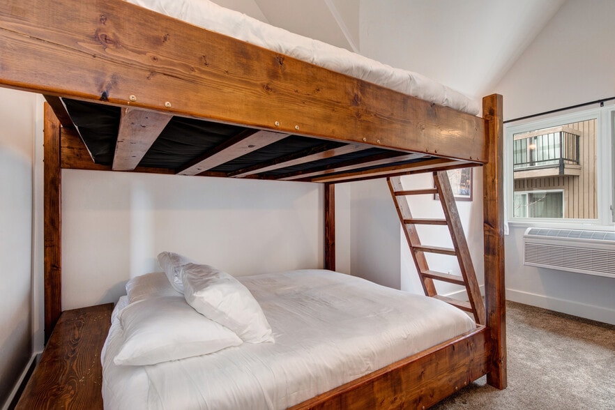 More Photos Of 1469 Woodside Ave, Park City Lodge Meeting Hall For Sale
