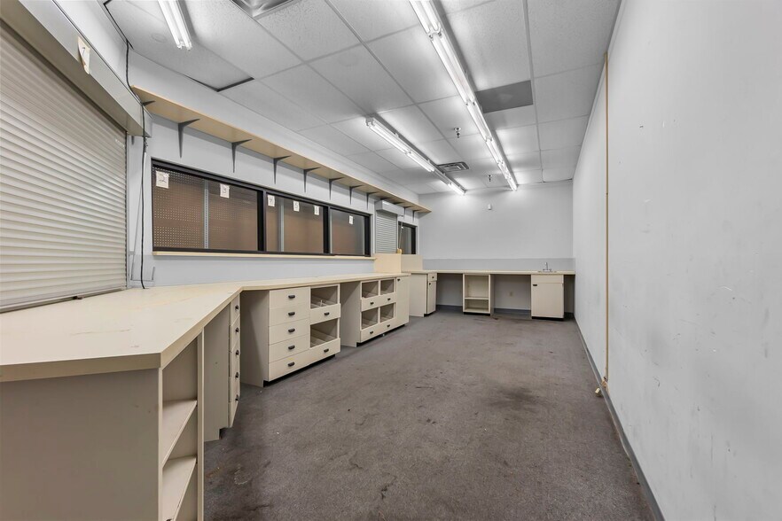 More Photos Of 121 S Sprigg St, Cape Girardeau Supermarket For Sale