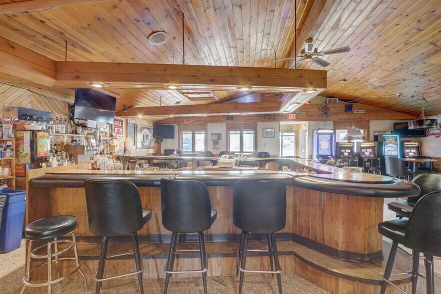 More Photos Of 711 W Racine St, Jefferson Restaurant For Sale