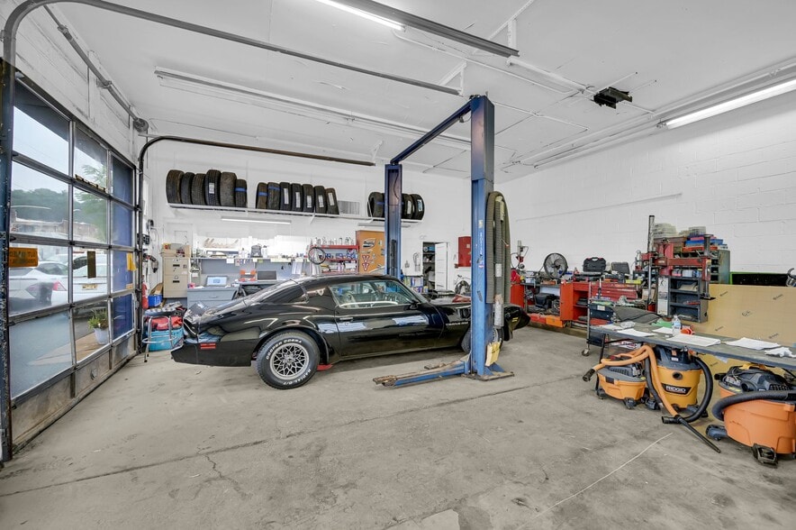 More Photos Of 33 N Morris St, Dover Auto Repair For Sale