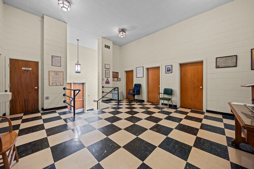 More Photos Of 126 N Elizabeth Ln, Rock Hill Flex For Sale