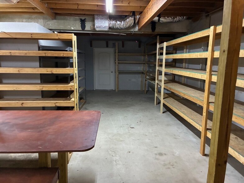 More Photos Of 1092-1086 NE Industrial Blvd, Jensen Beach Light Manufacturing For Lease
