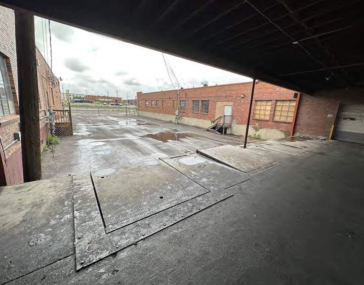 More Photos Of 4959 Colorado Blvd, Denver Warehouse For Lease