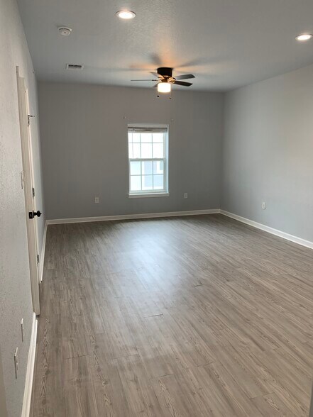 More Photos Of 10503 West Ave, San Antonio Apartments For Sale