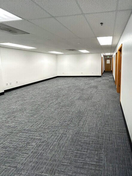 More Photos Of 10675 N Lombard St, Portland Distribution For Lease