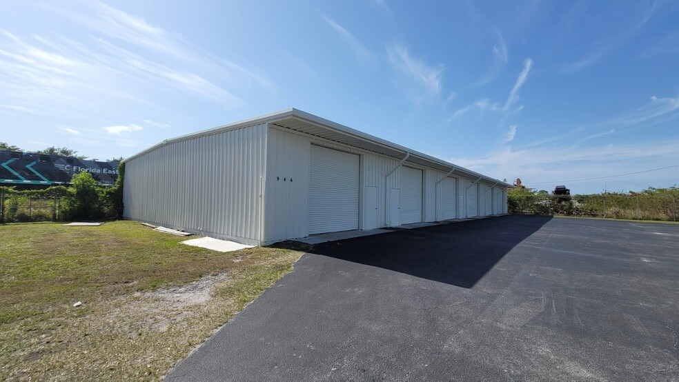 Primary Photo Of 946 13th Ln, Vero Beach Unknown For Lease