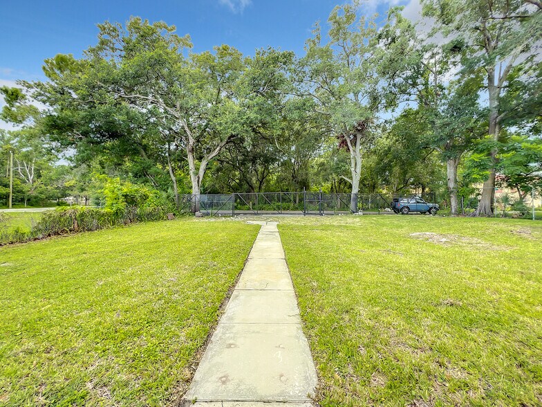 More Photos Of 1906 Murdock Blvd, Orlando Office For Lease