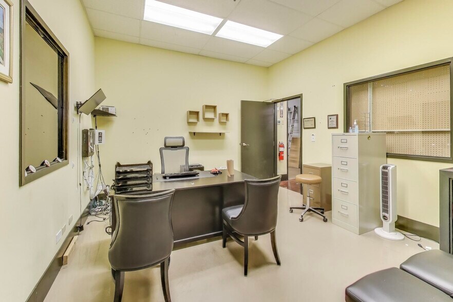 More Photos Of 675 W Golf Rd, Hoffman Estates Storefront For Lease