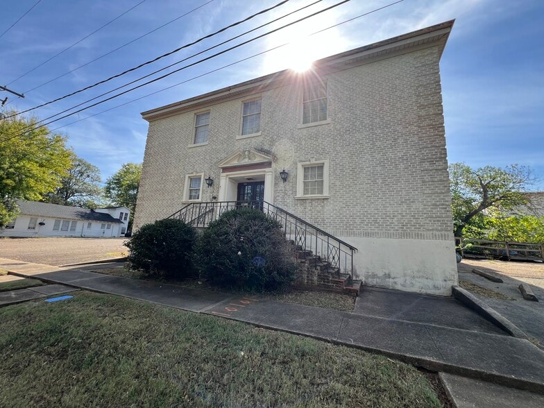 More Photos Of 204 N Alamo Blvd, Marshall Flex For Sale