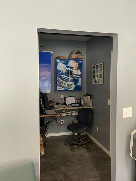 More Photos Of 1427-1431 Valley Dr, Syracuse Warehouse For Sale