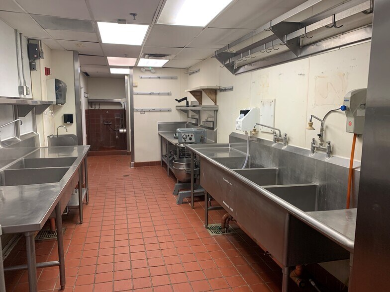 More Photos Of 988 W Dillon Rd, Louisville Restaurant For Lease